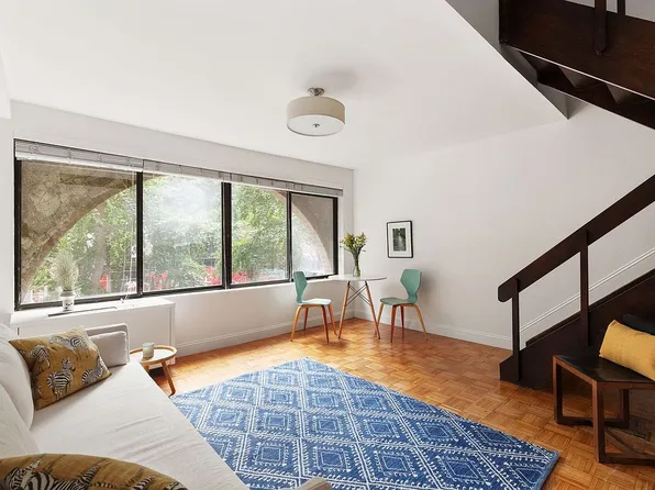 225 E 86th St APT 207, New York, NY 10028