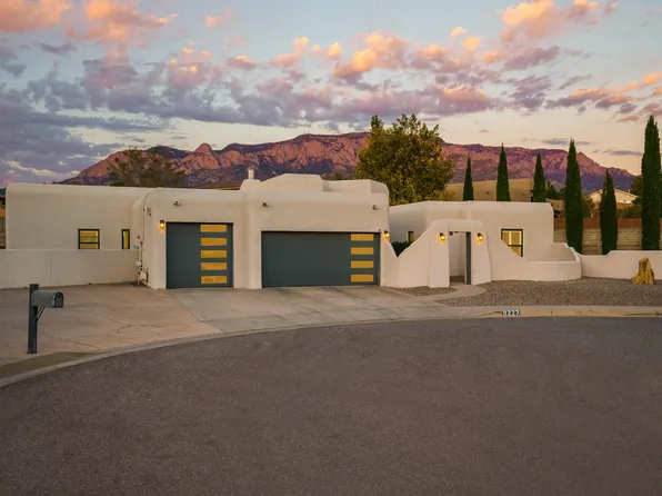 9227 Vintner Dr NE, Albuquerque, NM 87122