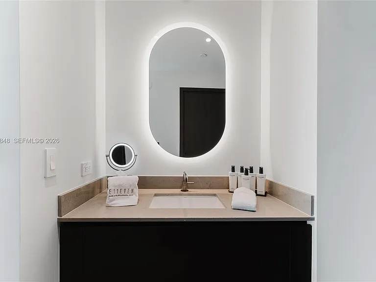 20 NE 11th St #4807B — Photo 6
