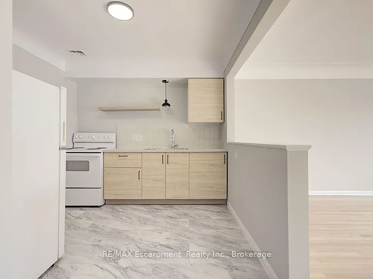 830 Robinson St #204 — Photo 4
