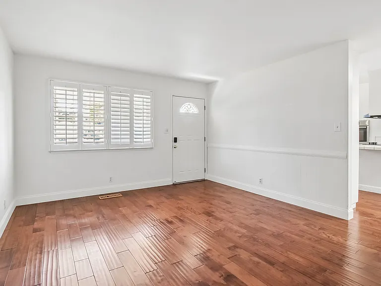 987 Camellia Way — Photo 4