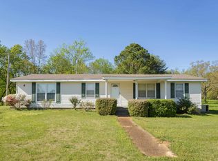 190 River Dr, Tuscumbia, AL 35674
