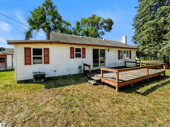 616 Cour St, Clare, MI 48617