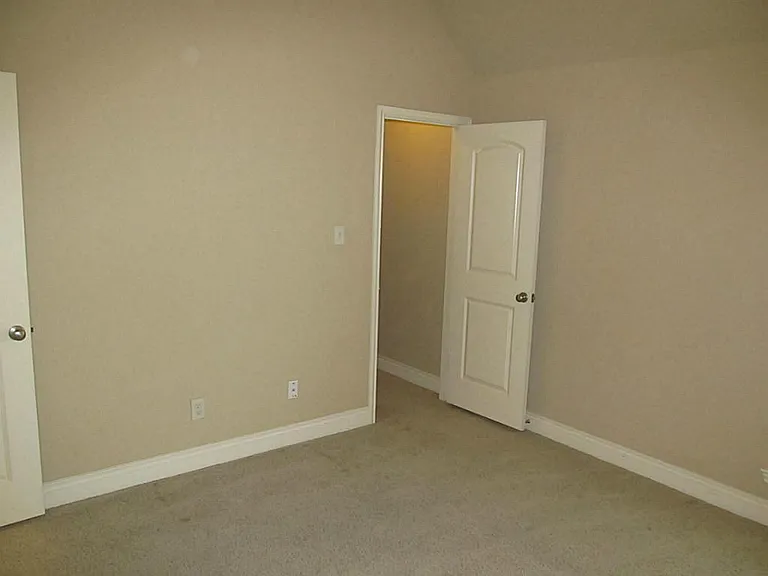 14104 Green Thicket Dr — Photo 25