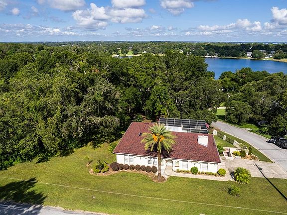 3rd image of 1220 Country Club Rd