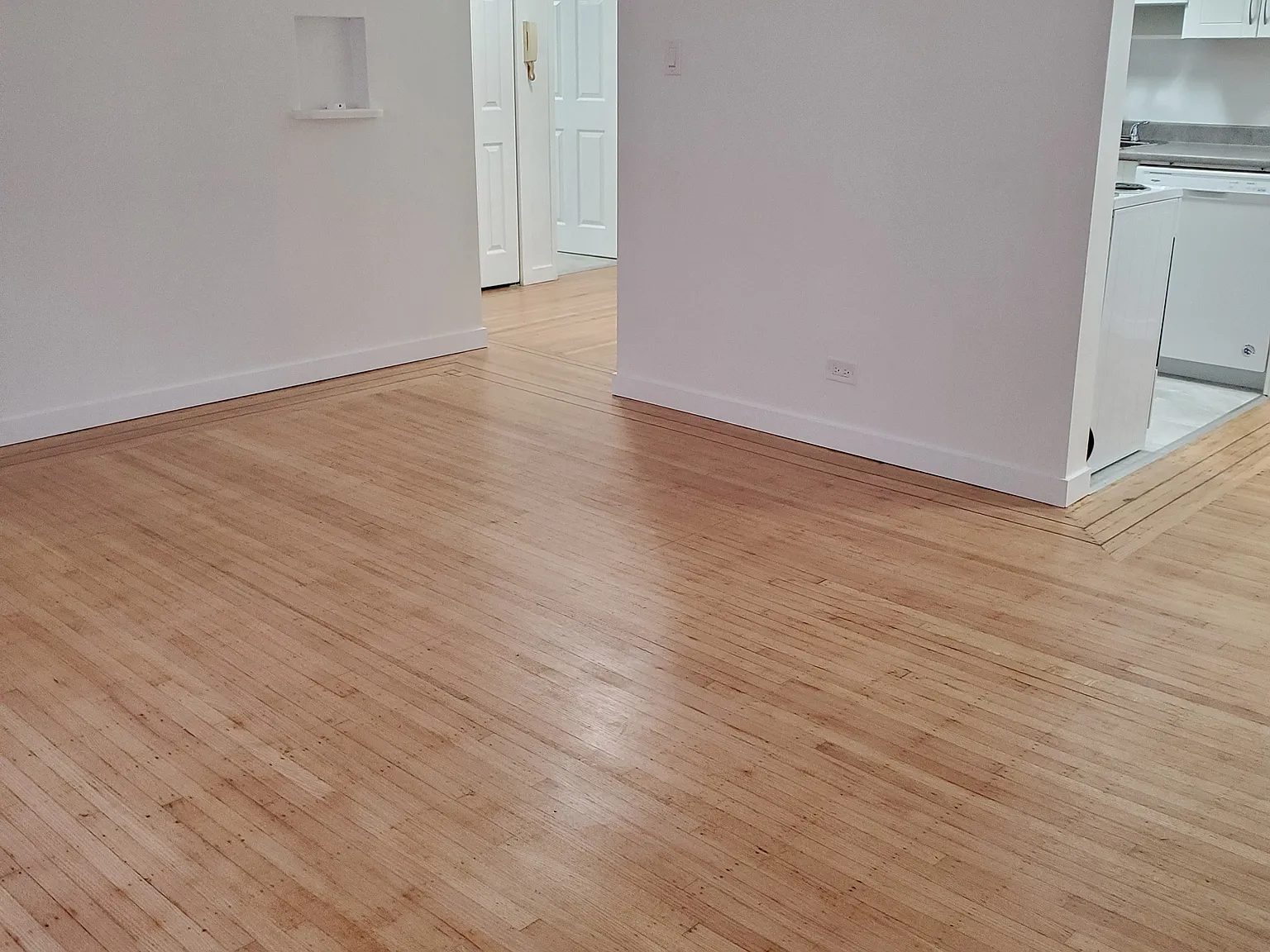 321 Agnes Street New Westminster — Photo 1