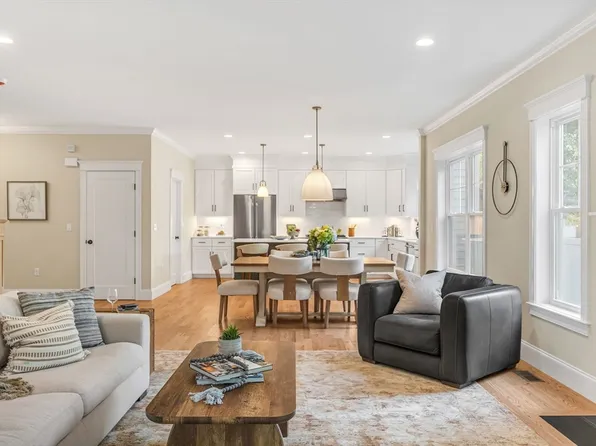 279 Brookline St #279, Needham, MA 02492