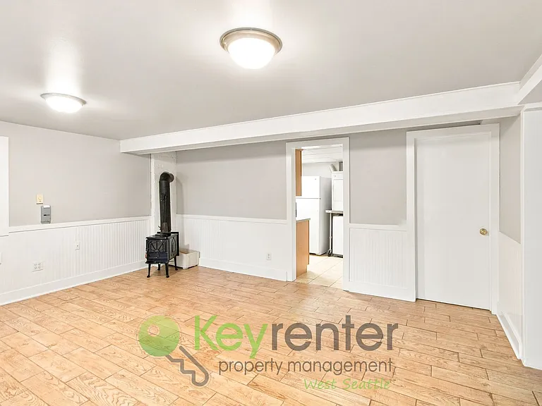 215-221 E Louisa St — Photo 4