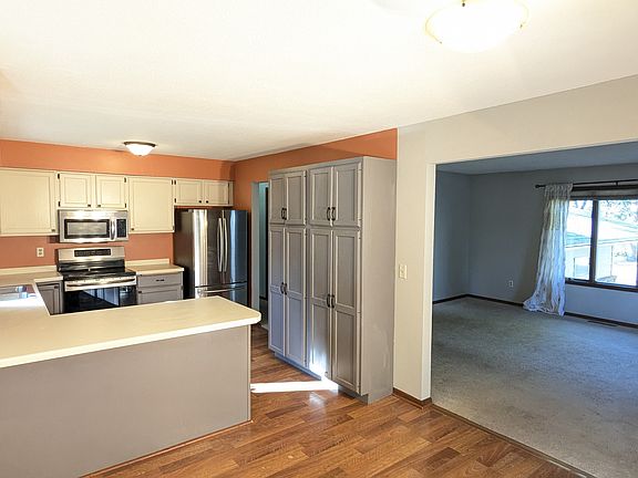 5th image of 1065 North St