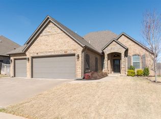 5521 Ledgestone Dr, Mustang, OK 73064
