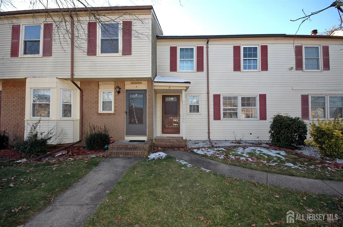 Building Photo - 4 White Oaks Dr