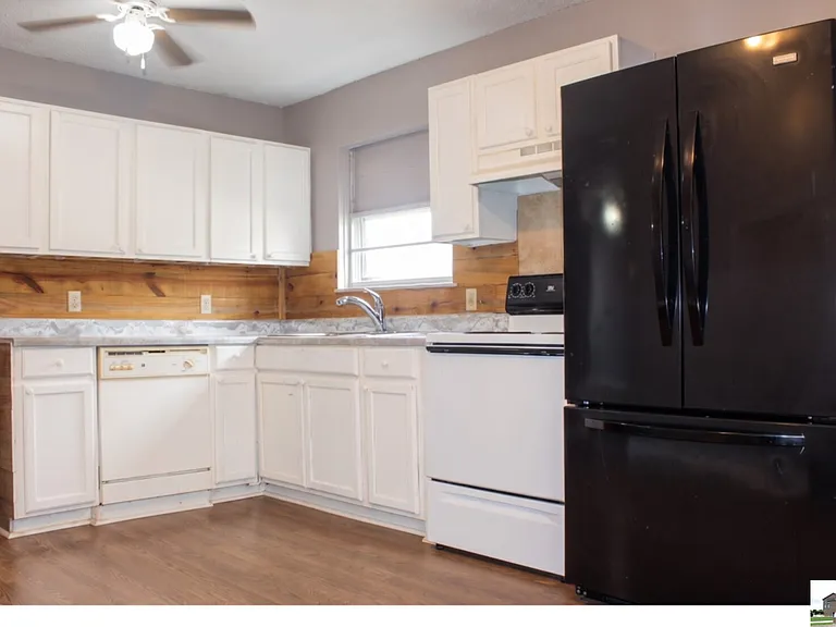 409 Short Ave — Photo 4