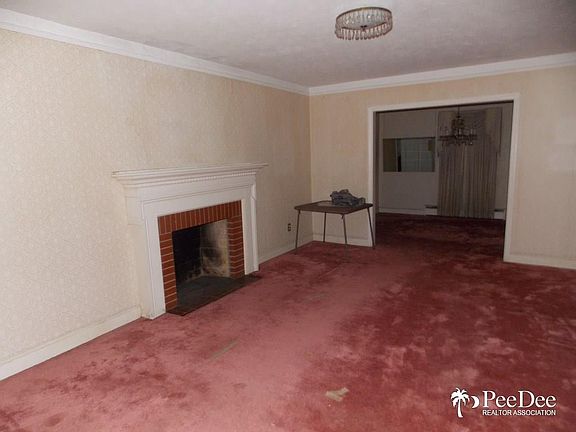 3rd image of 406 Dogwood Ave