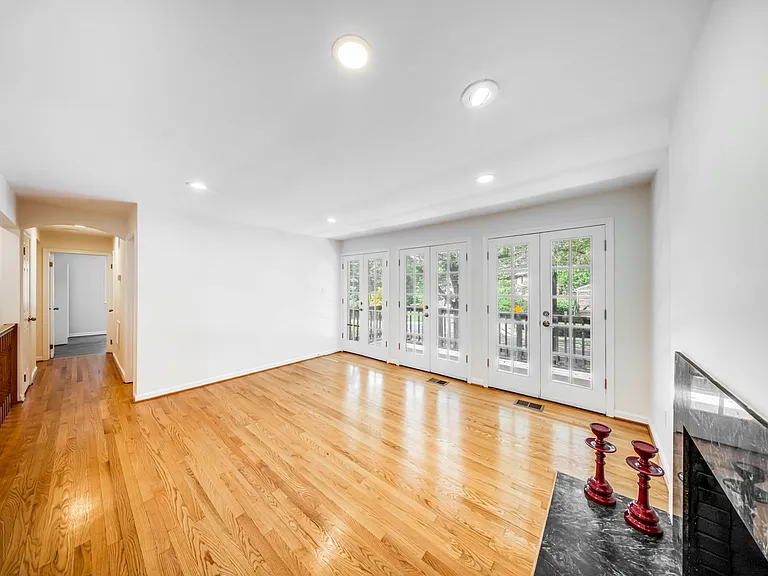 2933 Arizona Ave NW — Photo 12