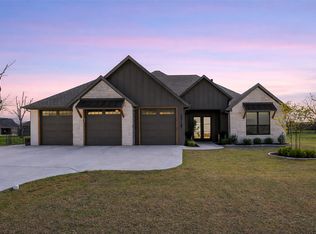 2713 Village Rd, Granbury, TX 76049