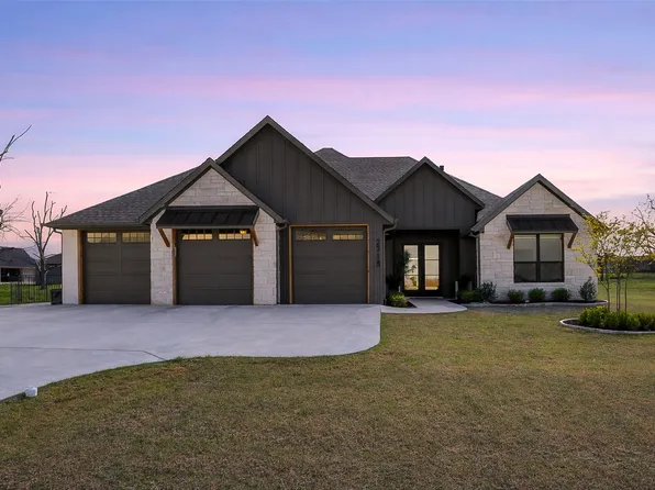 2713 Village Rd, Granbury, TX 76049