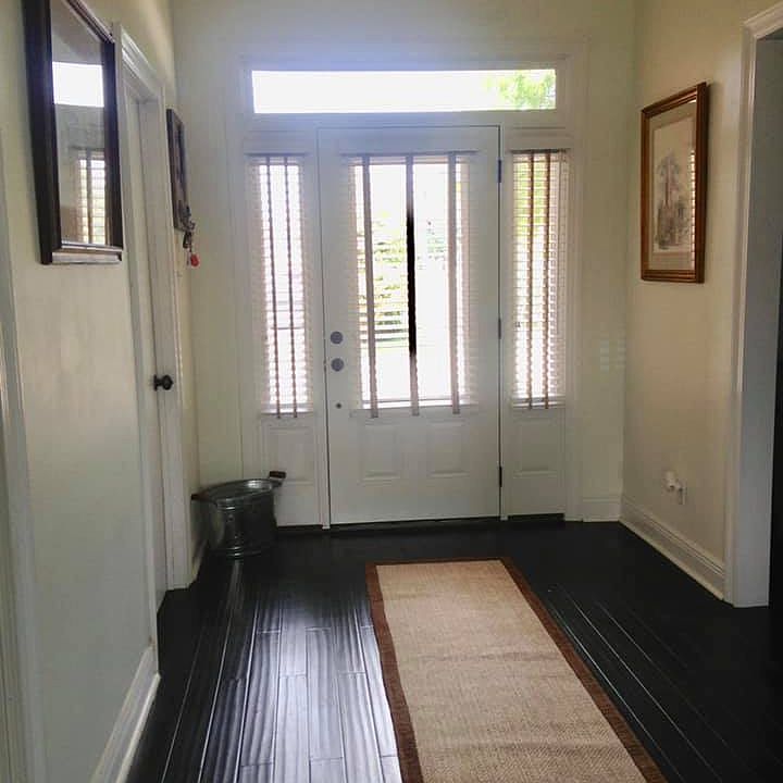 1st image of 300 Leslie Ln