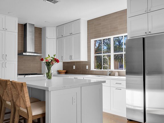 3rd image of 78 NW Hawthorne Place