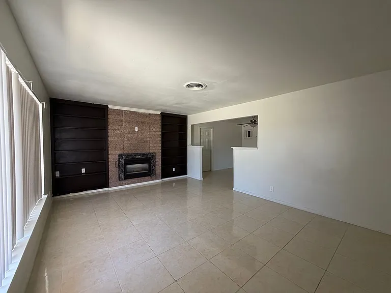 29205 Exeter St — Photo 10