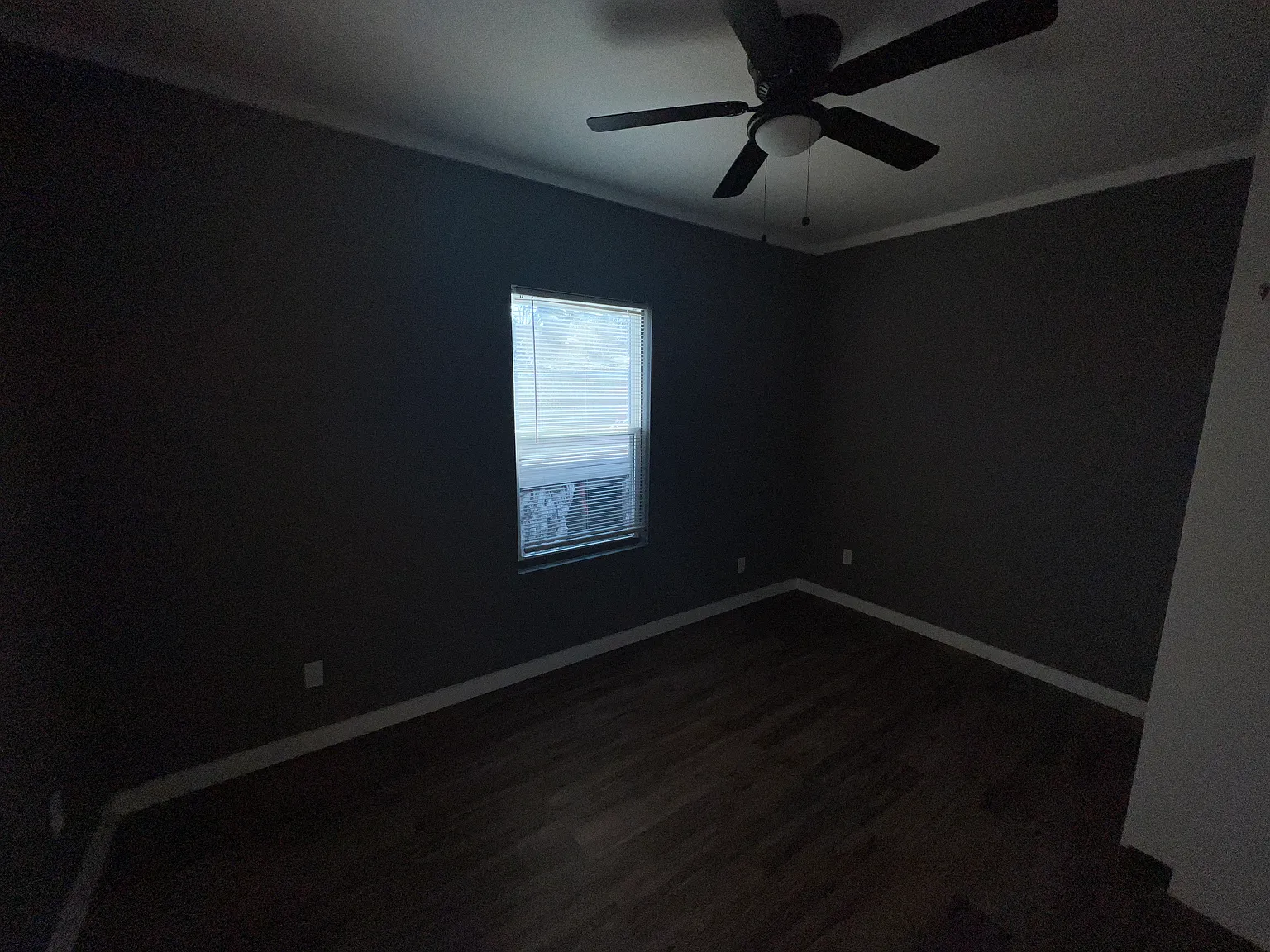 3 bed, 896 sqft, $1,900 — Photo 3
