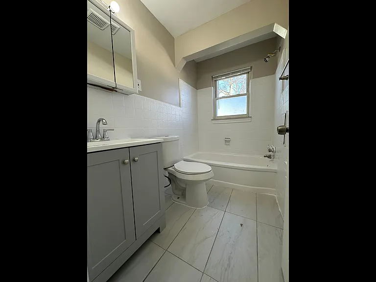 1073 Center St — Photo 8