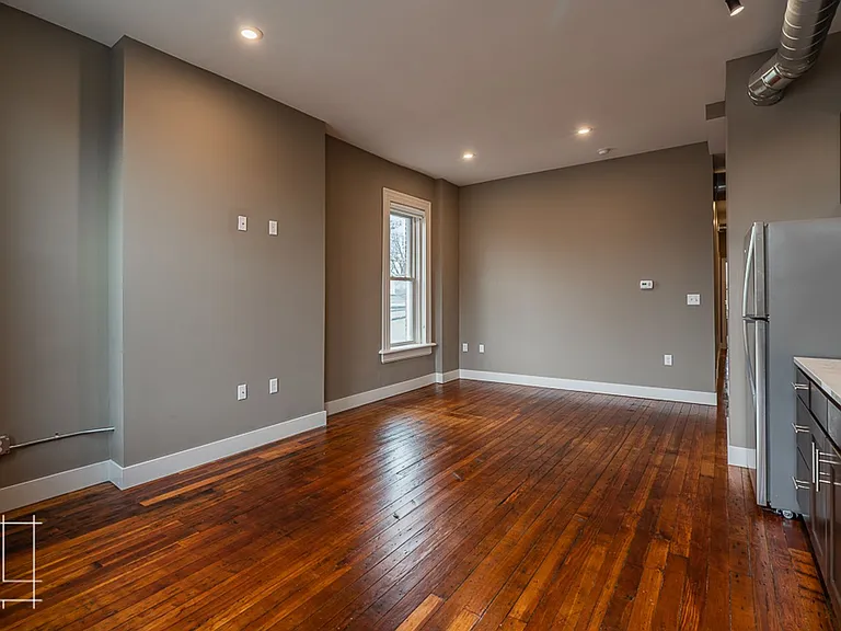245 King Ave — Photo 7