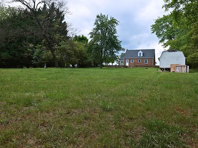 32 Upland Dr — Photo 41