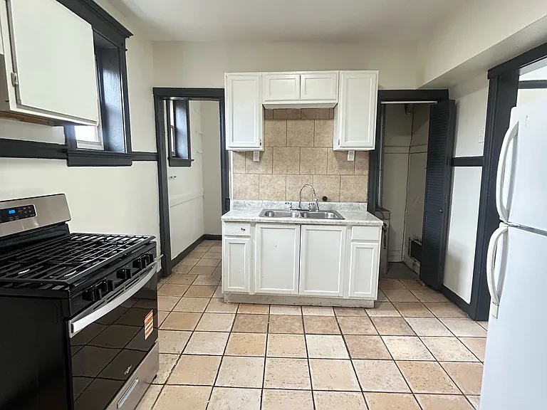 6100 S Green St — Photo 14