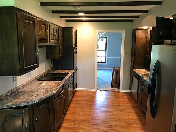 2nd image of 6639 Saint James Dr