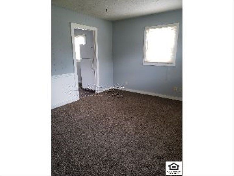 2nd image of 3005 Darby Ln
