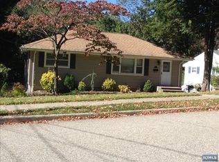 75 Rafkind Rd, Bloomingdale, NJ 07403