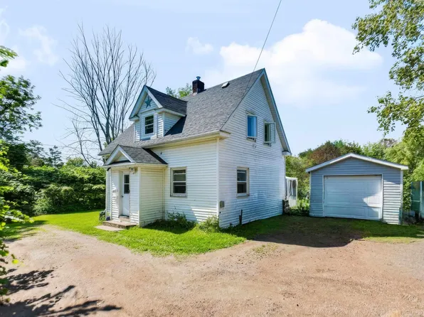 21 Victoria St W, Amherst, NS B4H 1B9