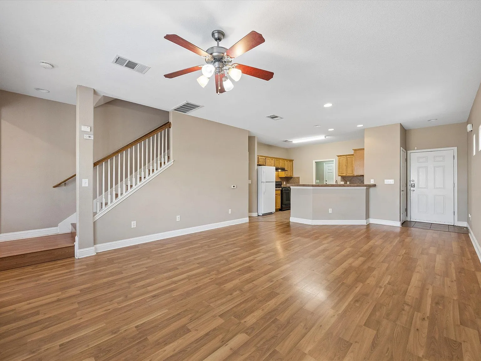3 bed, 2.5 bath, 1350 sqft, $1,850 — Photo 4