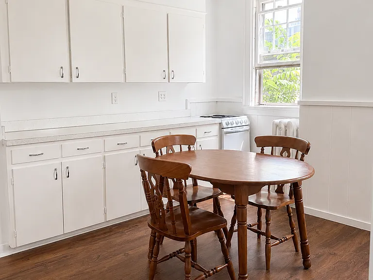 823 Columbia St #2 — Photo 8