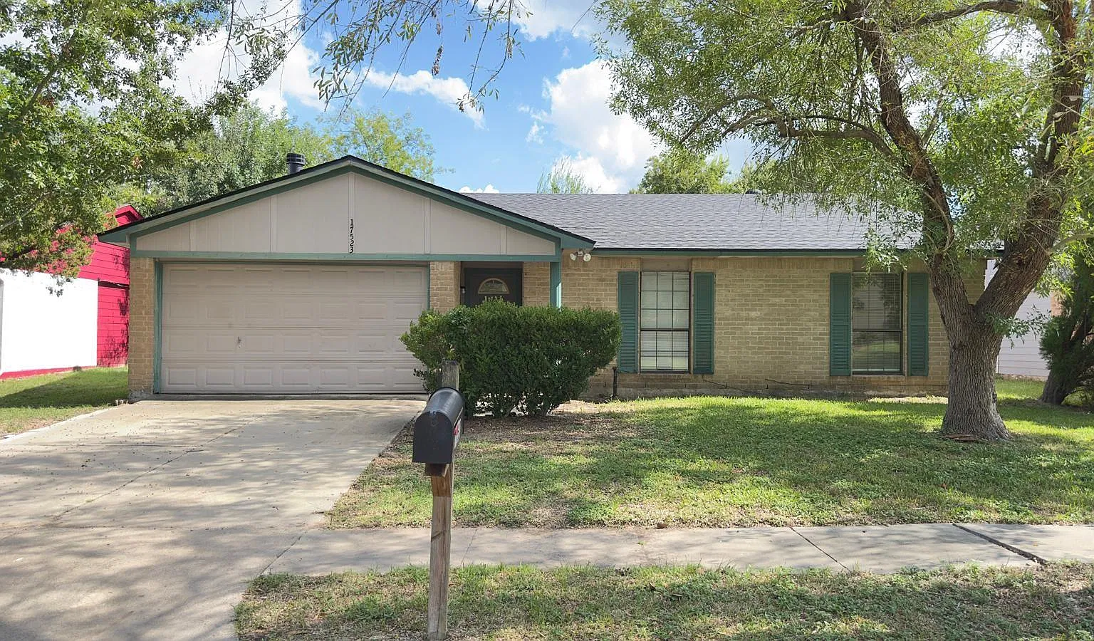 4 bed, 2.0 bath, 1798 sqft, $1,800 — Photo 2