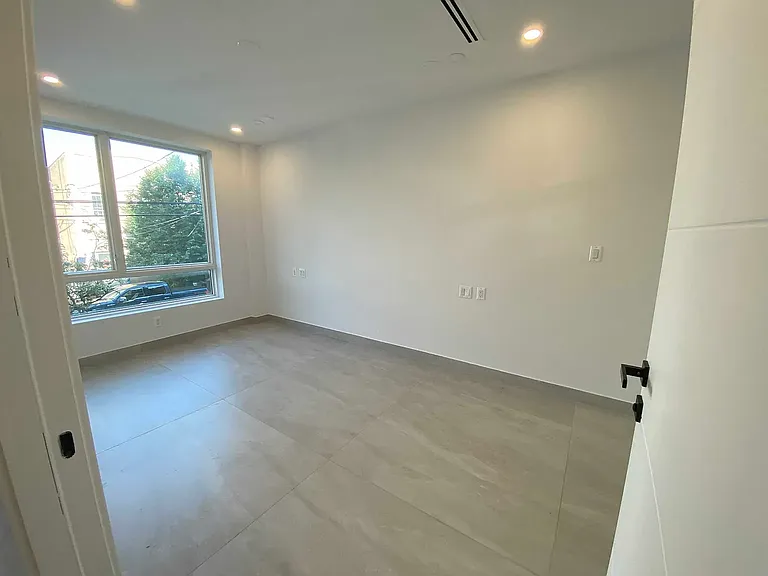 19 Hausman St #2B — Photo 8