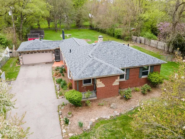 111 Blanche Dr, Troy, MI 48098