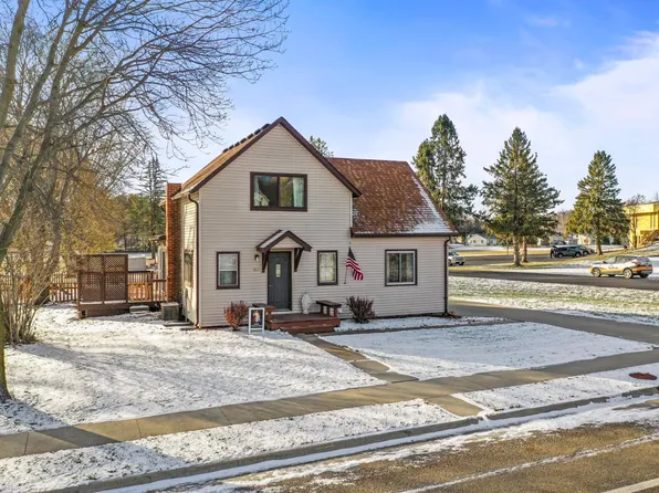 401 5th St SW, Pine Island, MN 55963