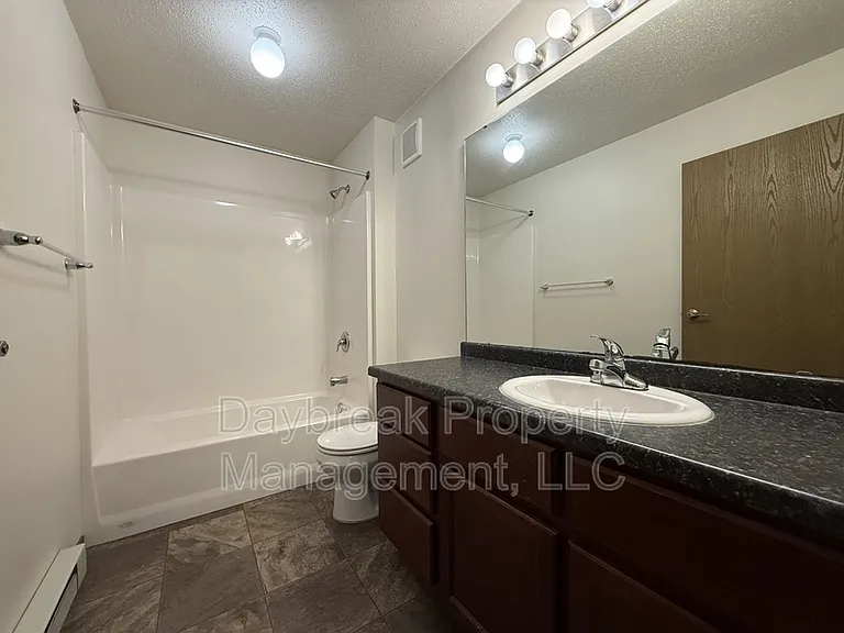 317 16th St S #5 — Photo 20