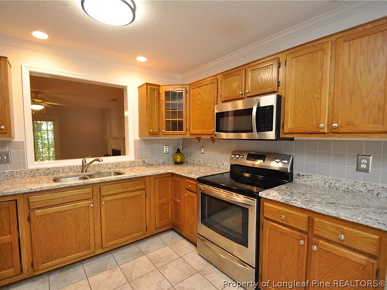 240 Beechtree Dr — Photo 6