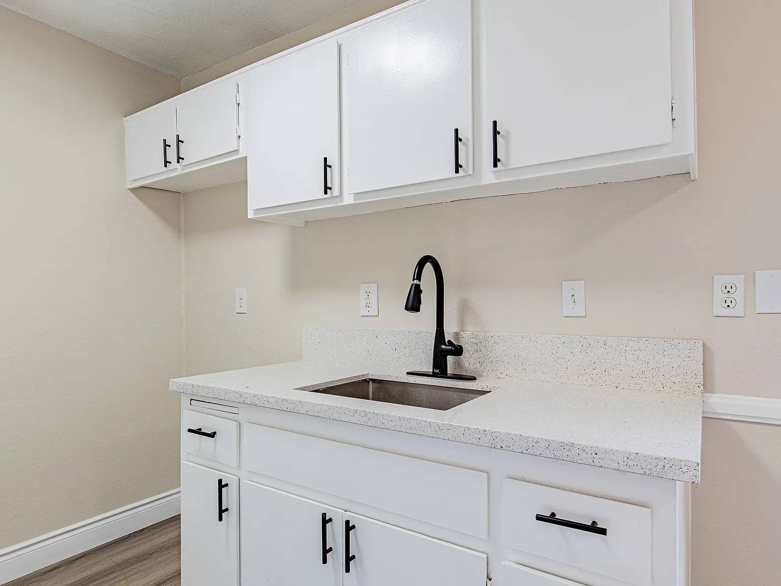 2 bed, 850 sqft, $2,399 — Photo 4