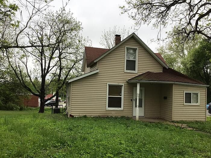 1st image of 102 N Marguerite Ave