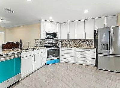 4th image of 3054 Caroline Crest Dr E