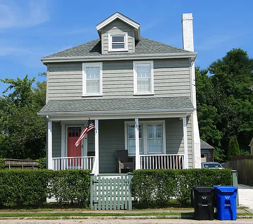 193 3rd St Photo 1