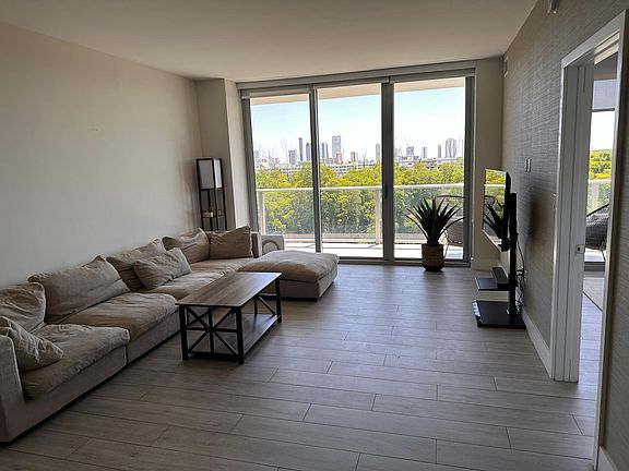 2nd image of 16385 Biscayne Blvd Unit 616