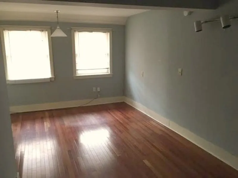 4 bed, 1.0 bath, $4,440 — Photo 3
