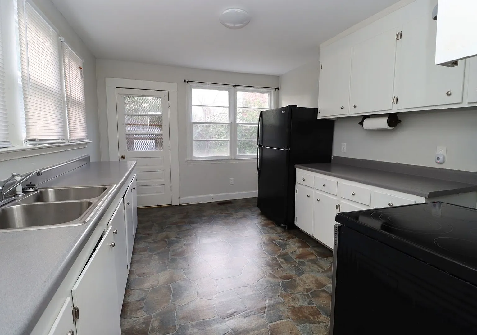 3 Bedroom 2 Bathroom House for Rent — Photo 3