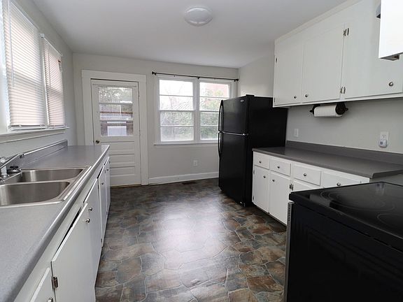 3rd image of 4910 Colonial Dr