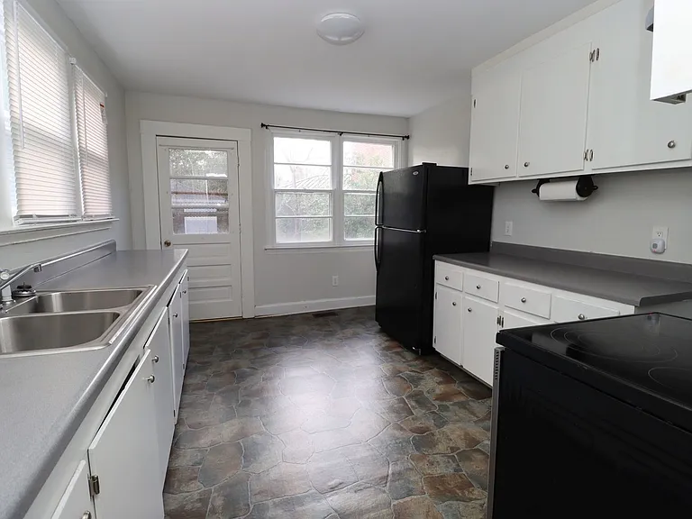 4910 Colonial Dr — Photo 8