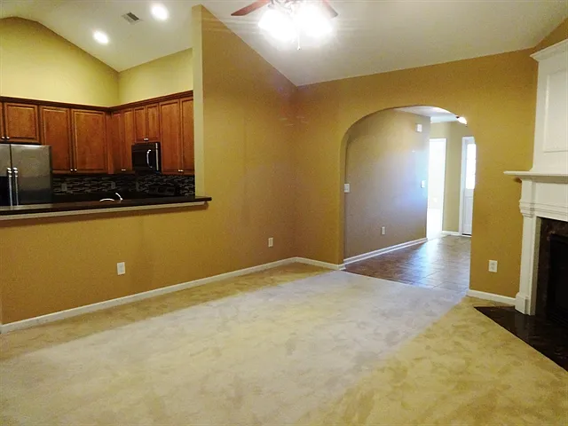 3 bed, 2.5 bath, 1895 sqft, $2,870 — Photo 4
